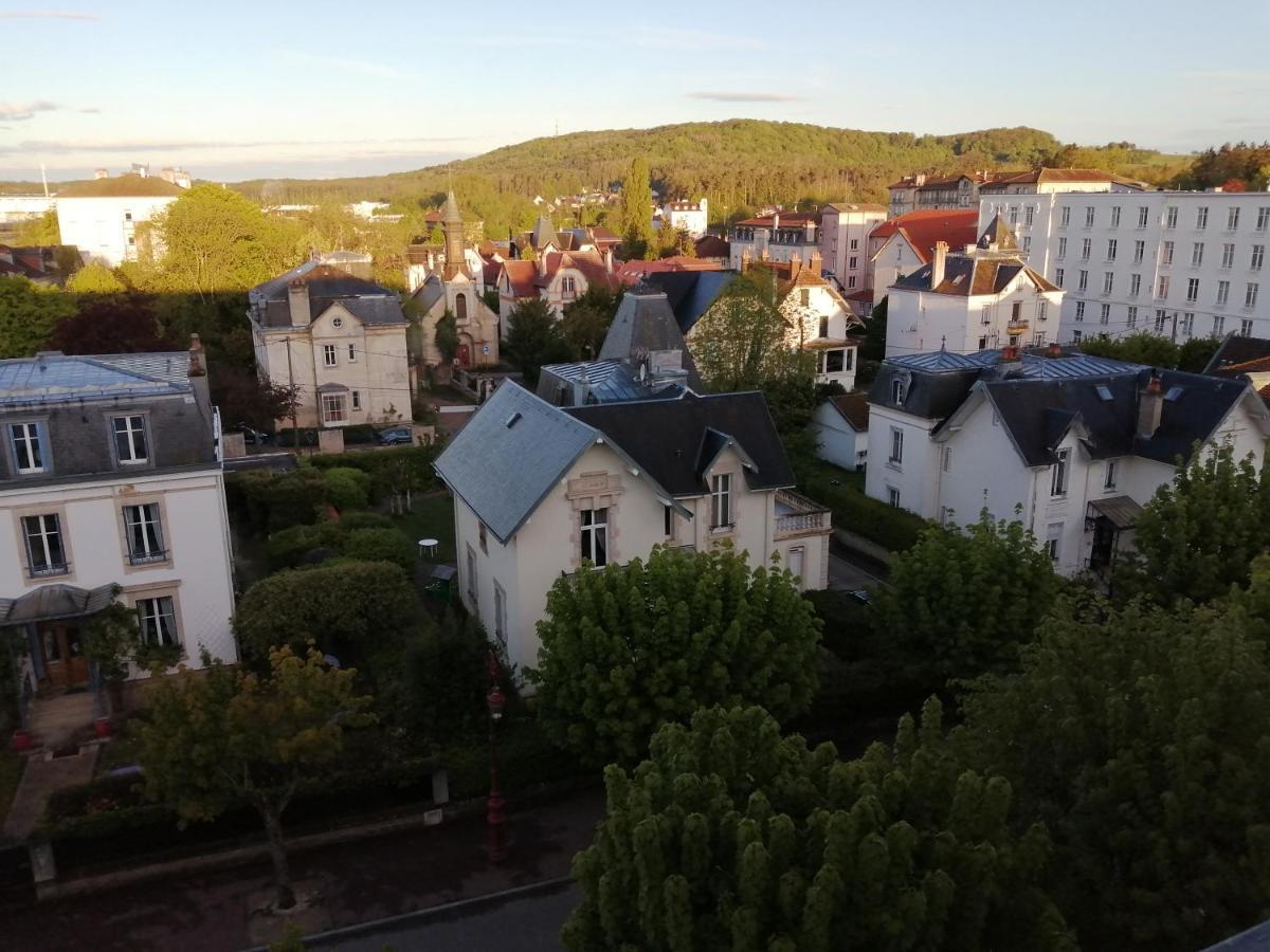 Joli Dans Un Ancien Du Xix Siecle - Proche Toutes Commodites - Thermes Et Parc Apartment