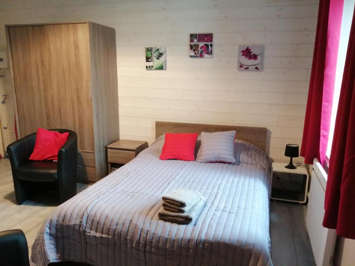 Joli Dans Un Ancien Du Xix Siecle - Proche Toutes Commodites - Thermes Et Parc Apartment